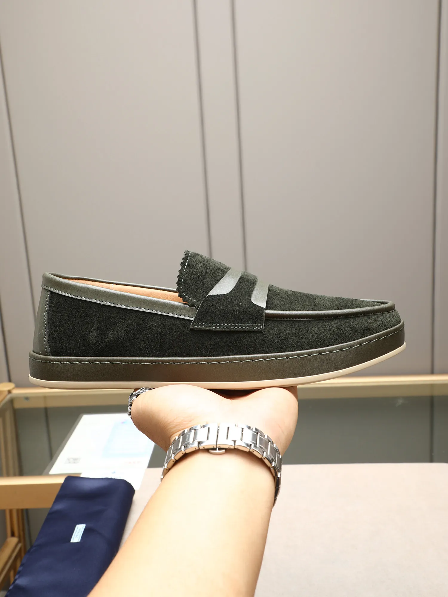 Men's men's shoes 💰P420 🆕🔥New update🔥👟PRADA (Prada) new products are released, imported soft cowhide, fashionable to allow air to penetrate the entire shoe, and the awesome shoes [strong] bring an extremely comfortable and breathable feeling! Beautiful inside and out! Exquisite workmanship, top-grade cowhide material, 😌Number: 38~44 (45 customized) 4 colors of black, blue, gray to choose from.